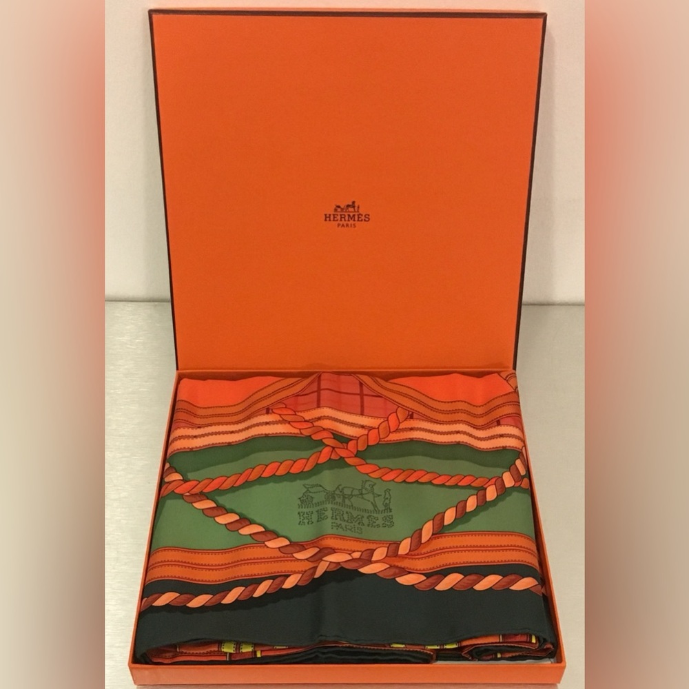 NWB Womens HERMES Grande Tenue Henri d’Orginy Equestrian Royal Emblem Silk Scarf